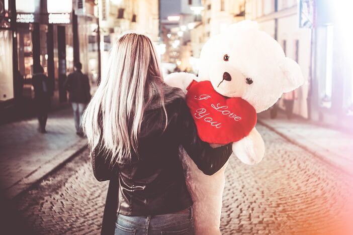 A girl holding a Teddy Bear which says I LOVE YOU. Illustration of- why men lose interest